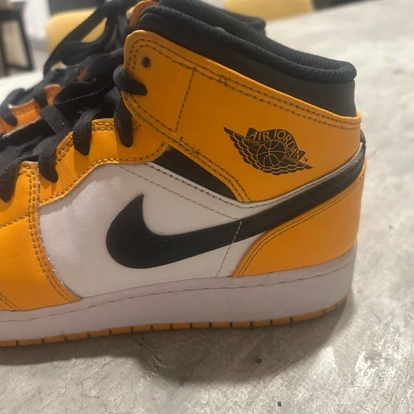 Nike Air Jordan Mid Range Sneakers - Black and Orange 7Y - Picture 4 of 9